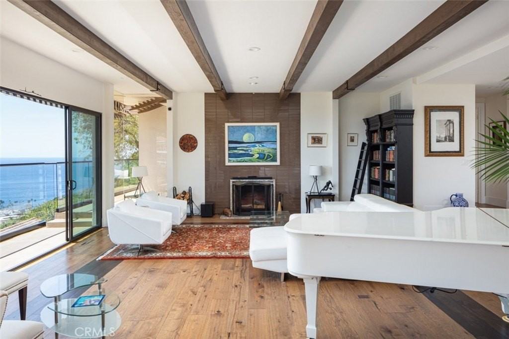 1401 Emerald Bay - Photo 3 of 28