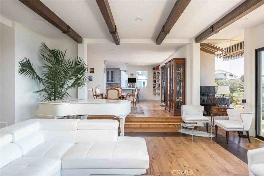 1401 Emerald Bay - Photo 5 of 28