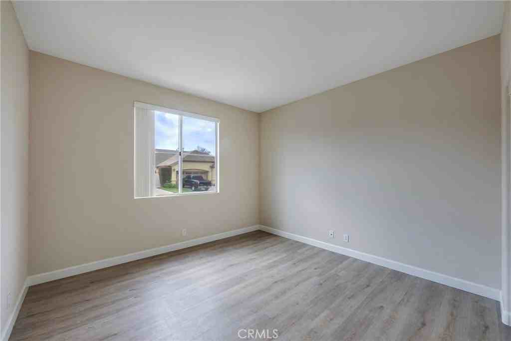 3537 E Barrington Dr - Photo 7 of 36