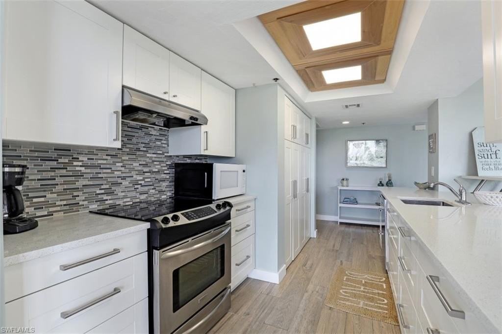 5501 Heron Point Dr #501 - Photo 5 of 28
