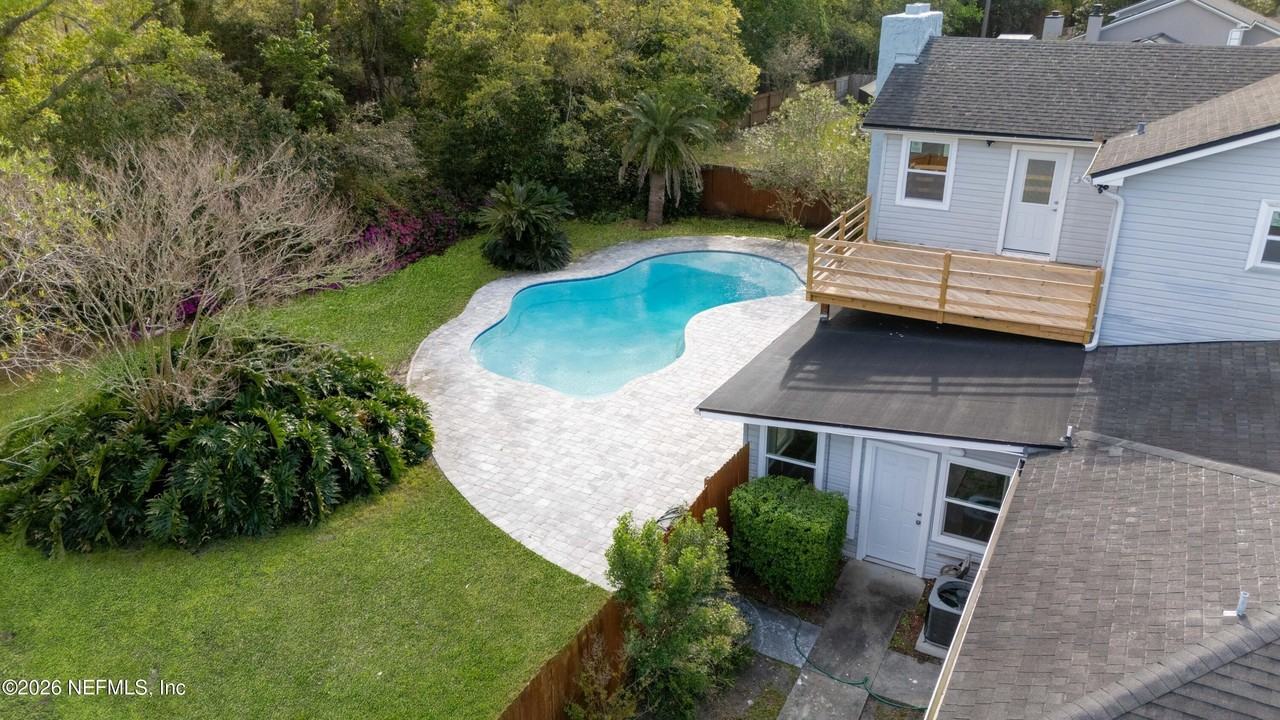 2450 Fallen Tree Dr W - Photo 2 of 33