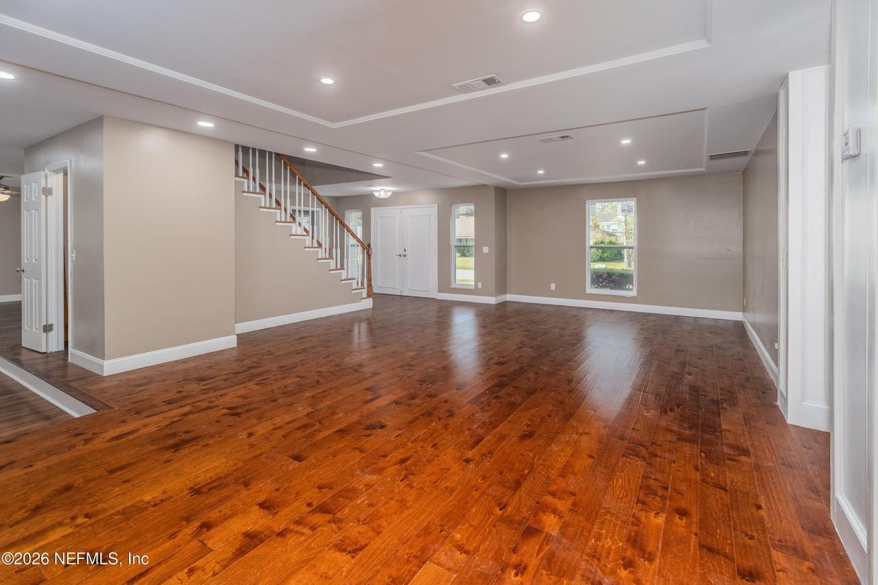 2450 Fallen Tree Dr W - Photo 6 of 33