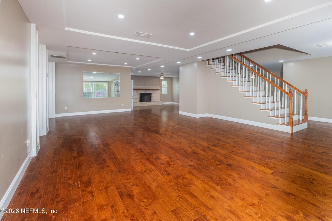 2450 Fallen Tree Dr W - Photo 7 of 33