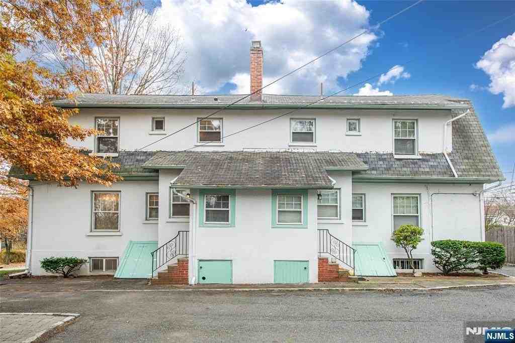 61 Claremont Ave ## 63 - Photo 3 of 36