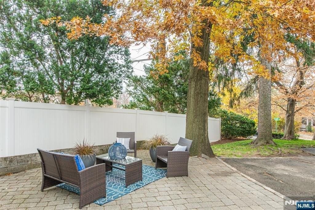 61 Claremont Ave ## 63 - Photo 5 of 36