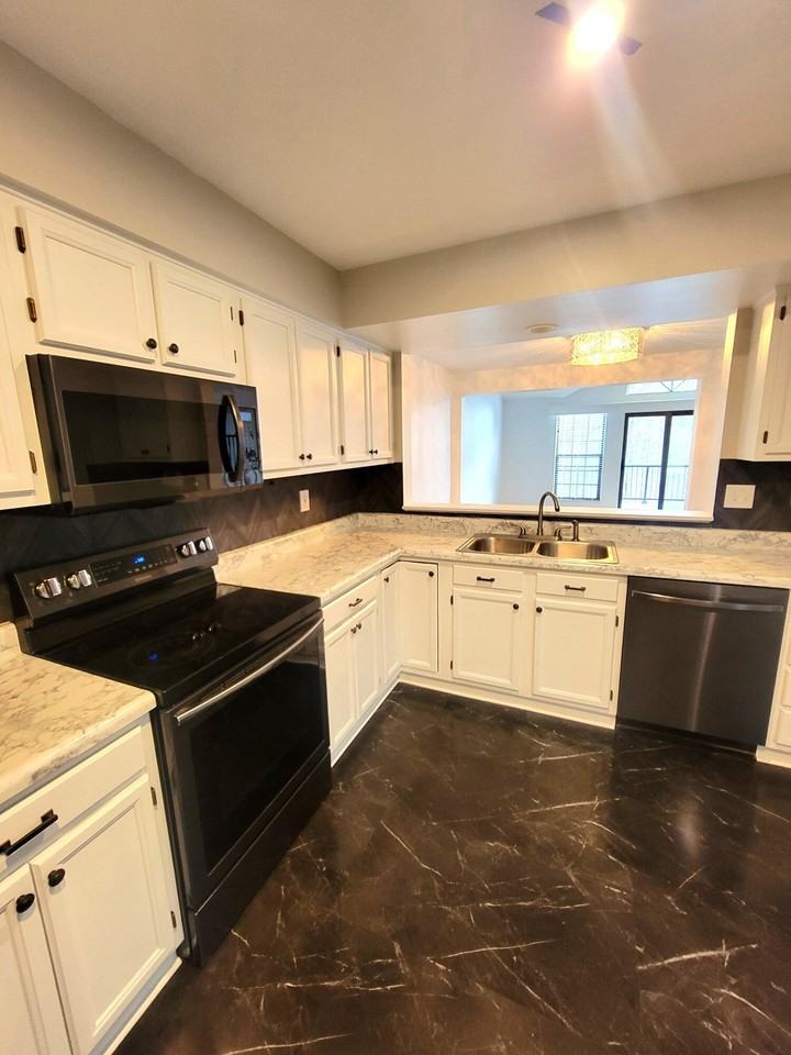 1608 Shady Cove Ln - Photo 4 of 49