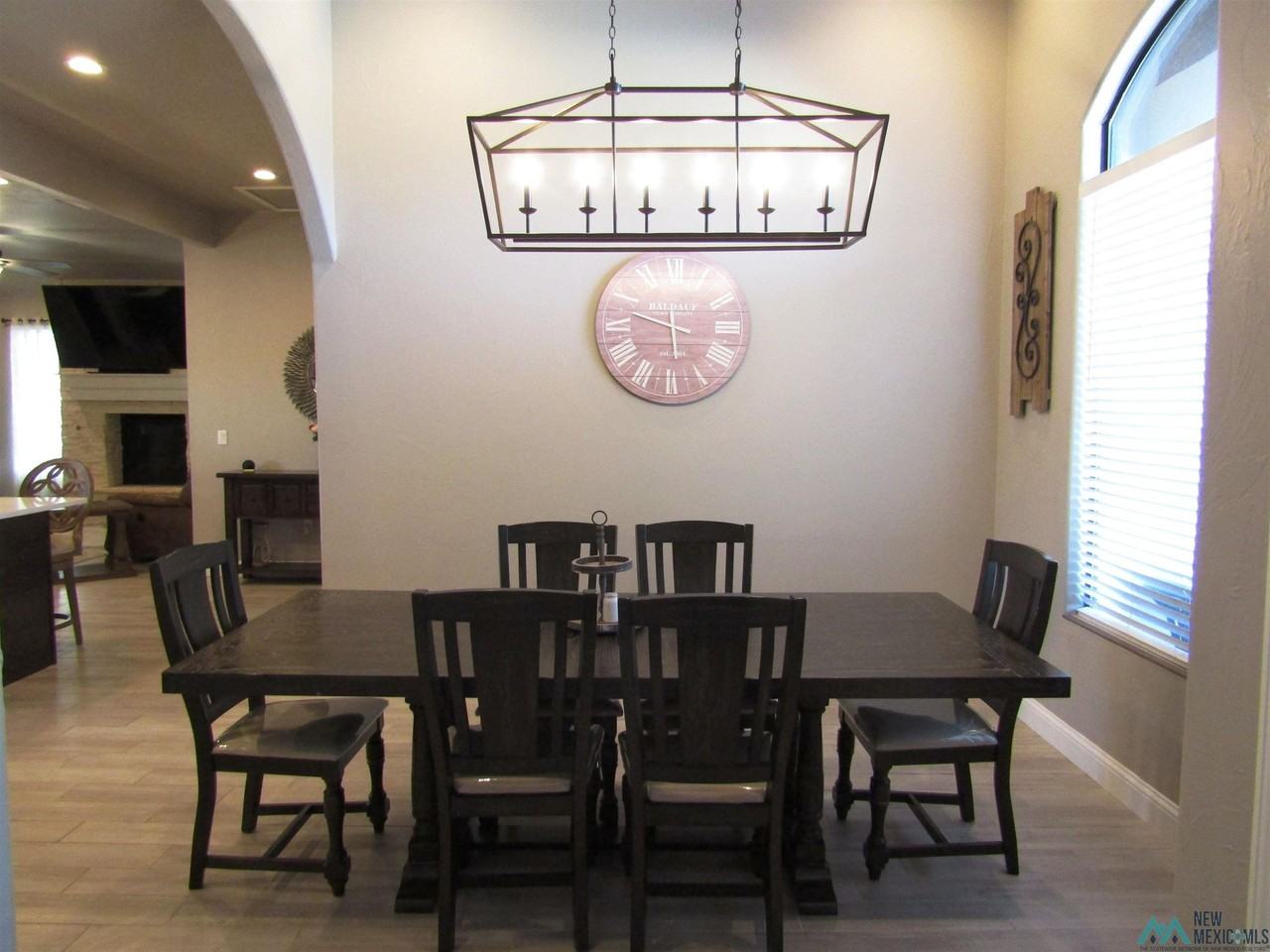 1525 W Mahone Dr - Photo 4 of 41