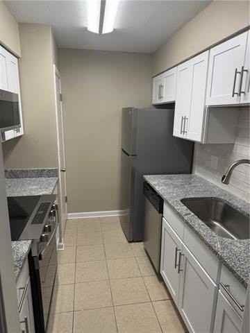 588 Oak Ave - Photo 3 of 13