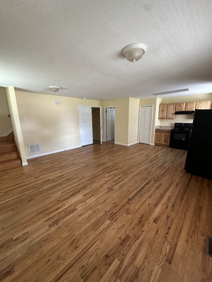 12 Townview Dr - Photo 3 of 12