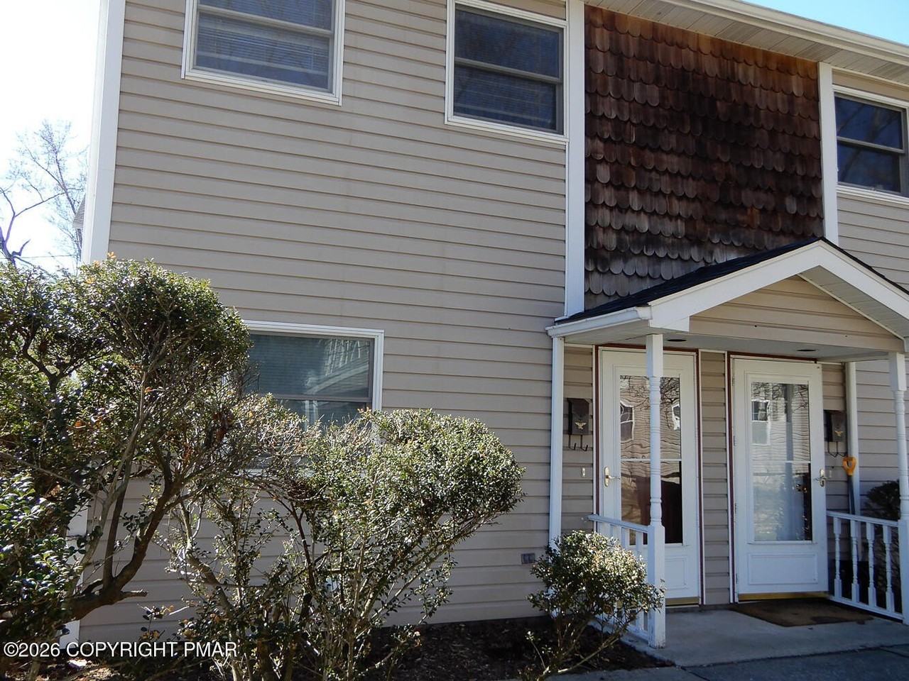 43 Borough St Apt A - Photo 2 of 17