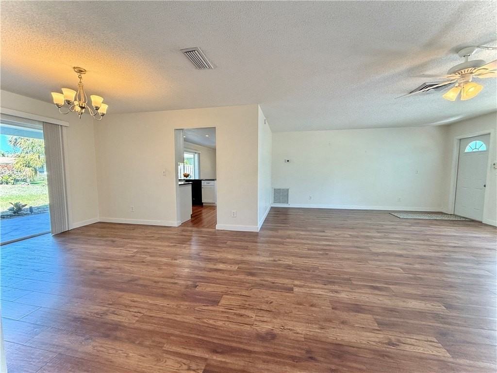 715 Holly Rd - Photo 5 of 25