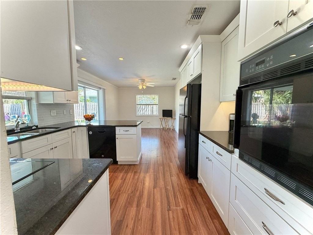 715 Holly Rd - Photo 7 of 25