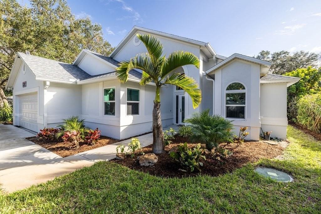 9330 Seagrape Dr - Photo 2 of 36