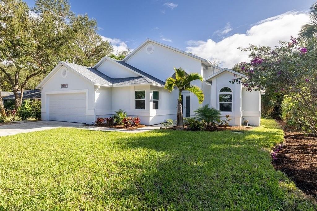9330 Seagrape Dr - Photo 3 of 36