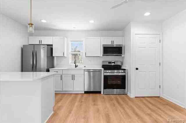 1440 Lakepointe St - Photo 2 of 25