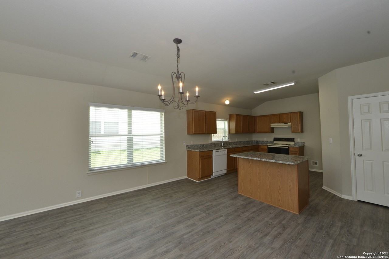 914 Rustling Cv - Photo 2 of 7