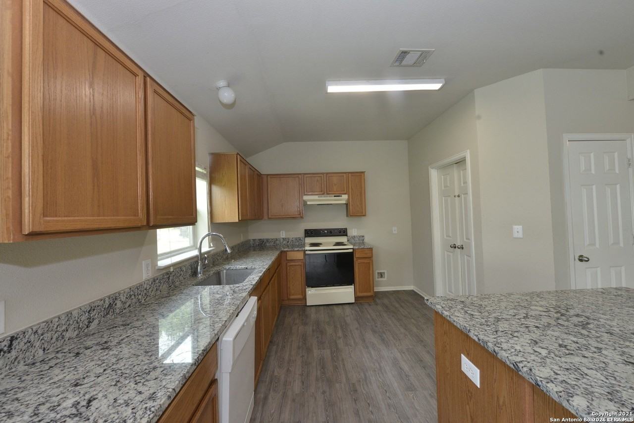 914 Rustling Cv - Photo 4 of 7