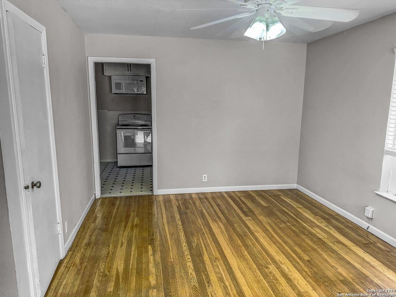 2016 W Olmos Dr - Photo 3 of 11