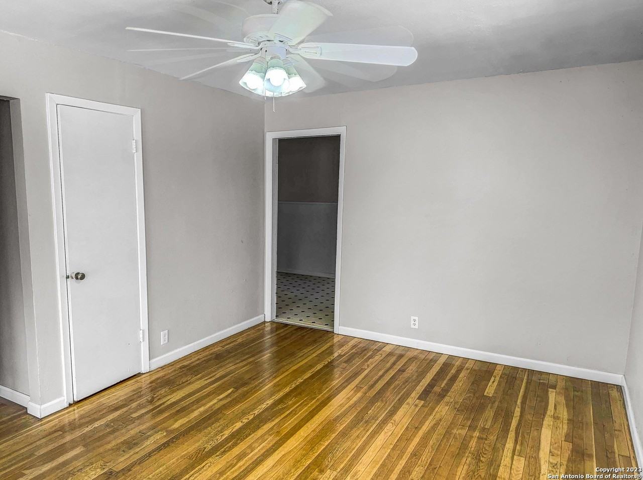 2016 W Olmos Dr - Photo 4 of 11