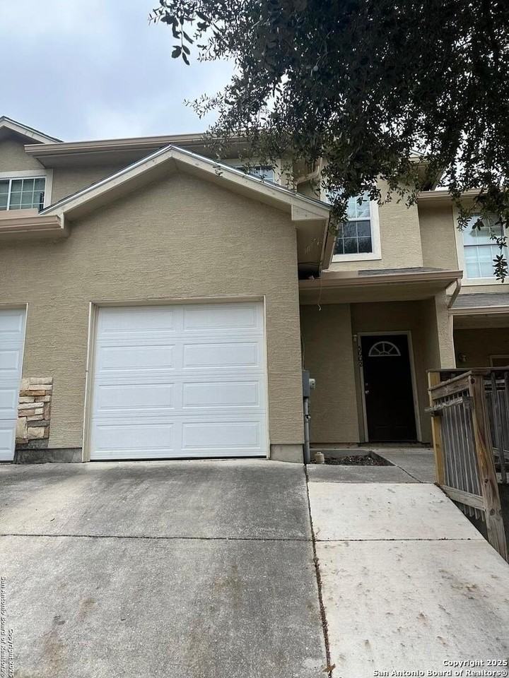 5006 Flipper Dr - Photo 2 of 18