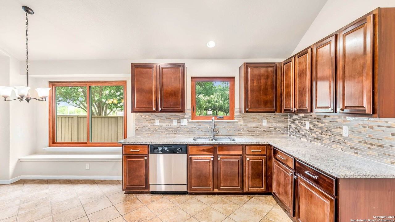 7951 Brinson Ct - Photo 3 of 20