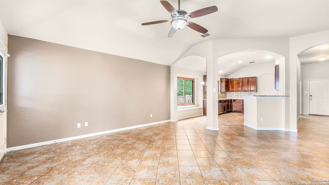 7951 Brinson Ct - Photo 4 of 20