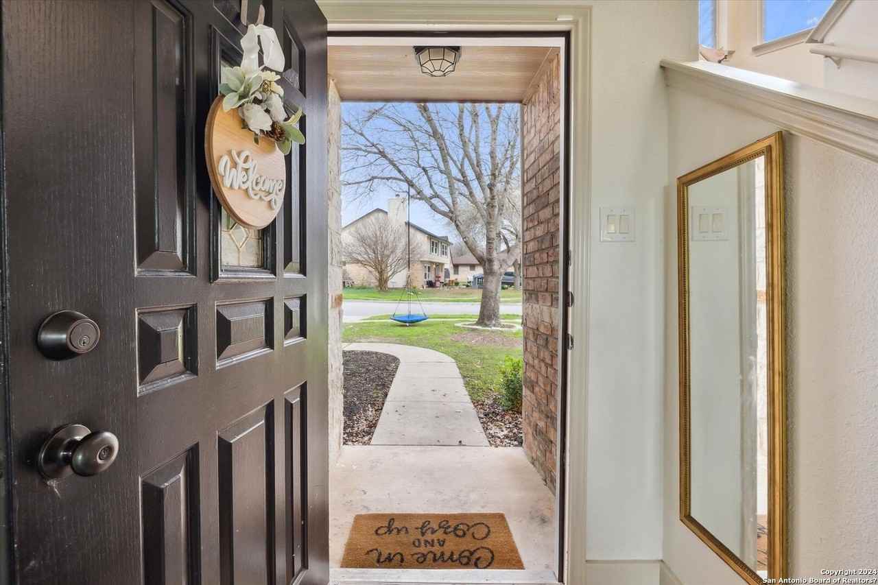 3305 Sherwin Dr - Photo 4 of 38