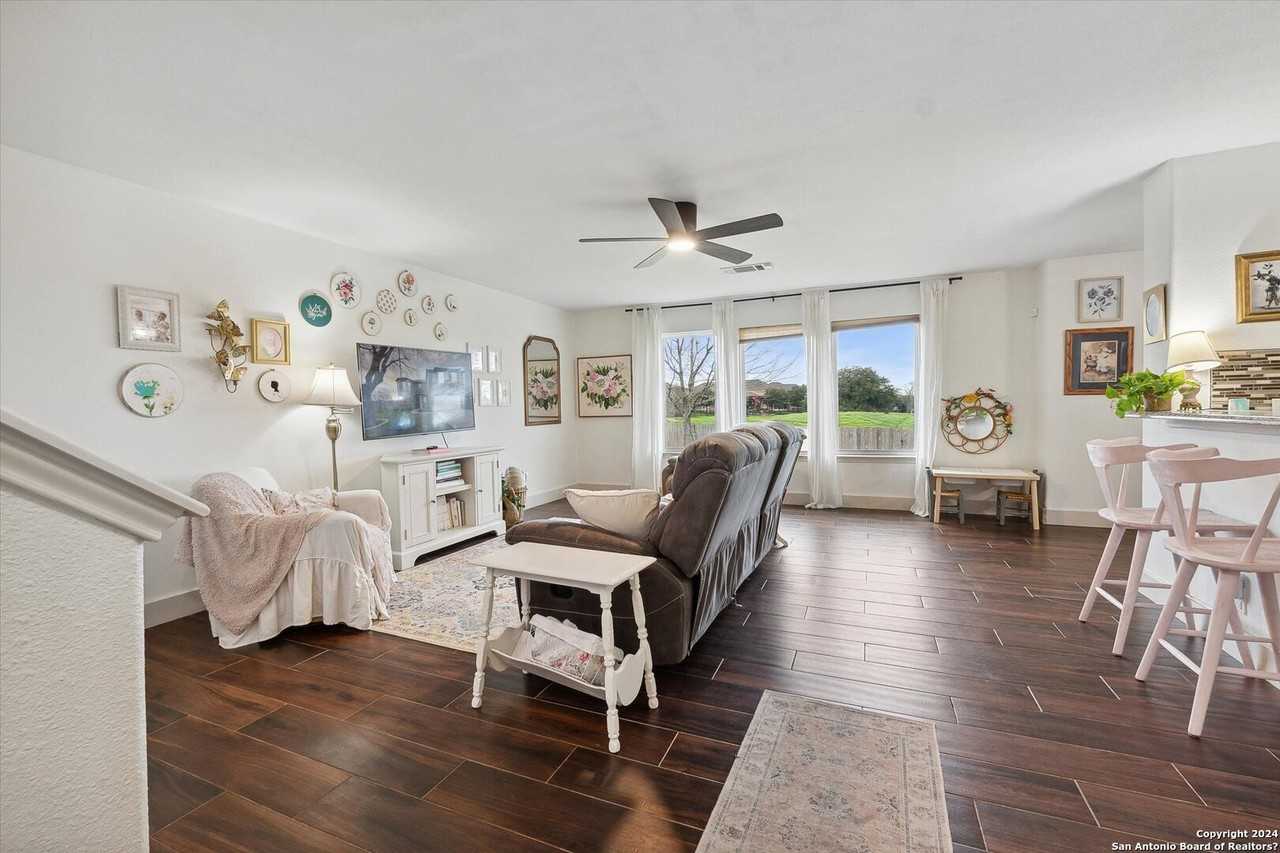 3305 Sherwin Dr - Photo 5 of 38