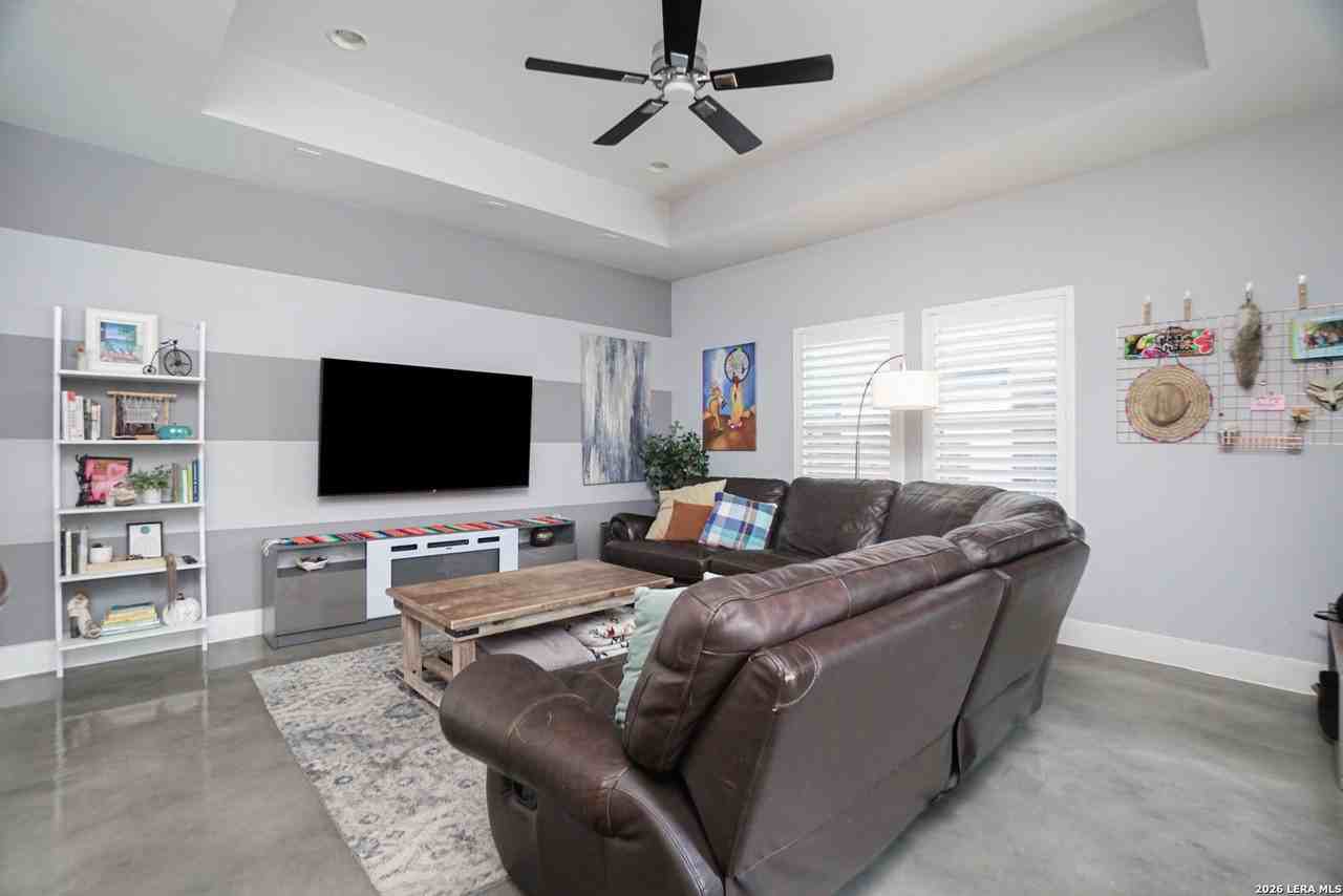 612 Leigh St - Photo 3 of 30