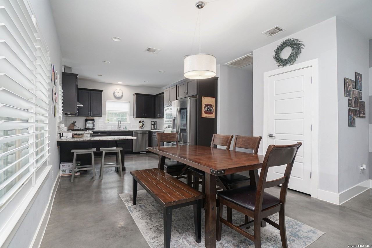 612 Leigh St - Photo 5 of 30