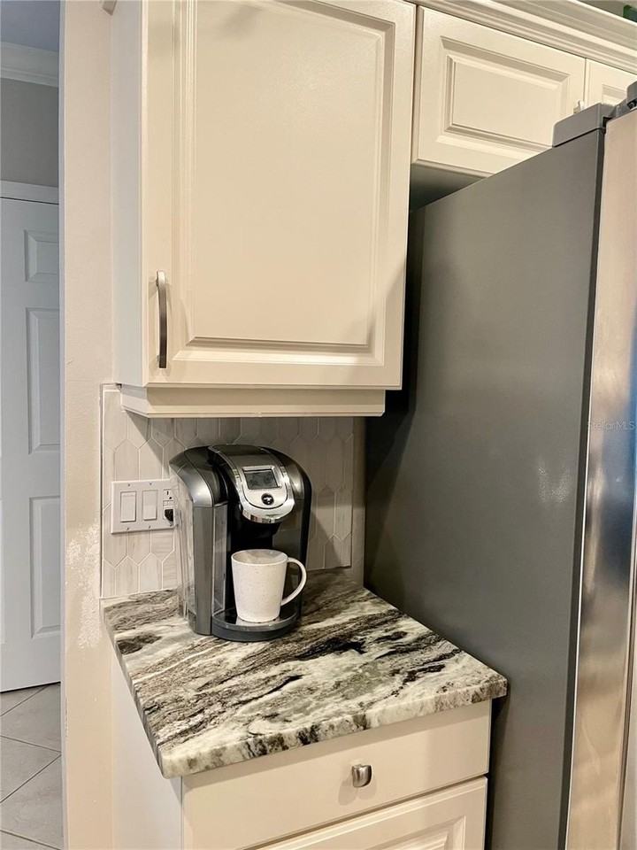 5635 Whitehead St - Photo 5 of 50