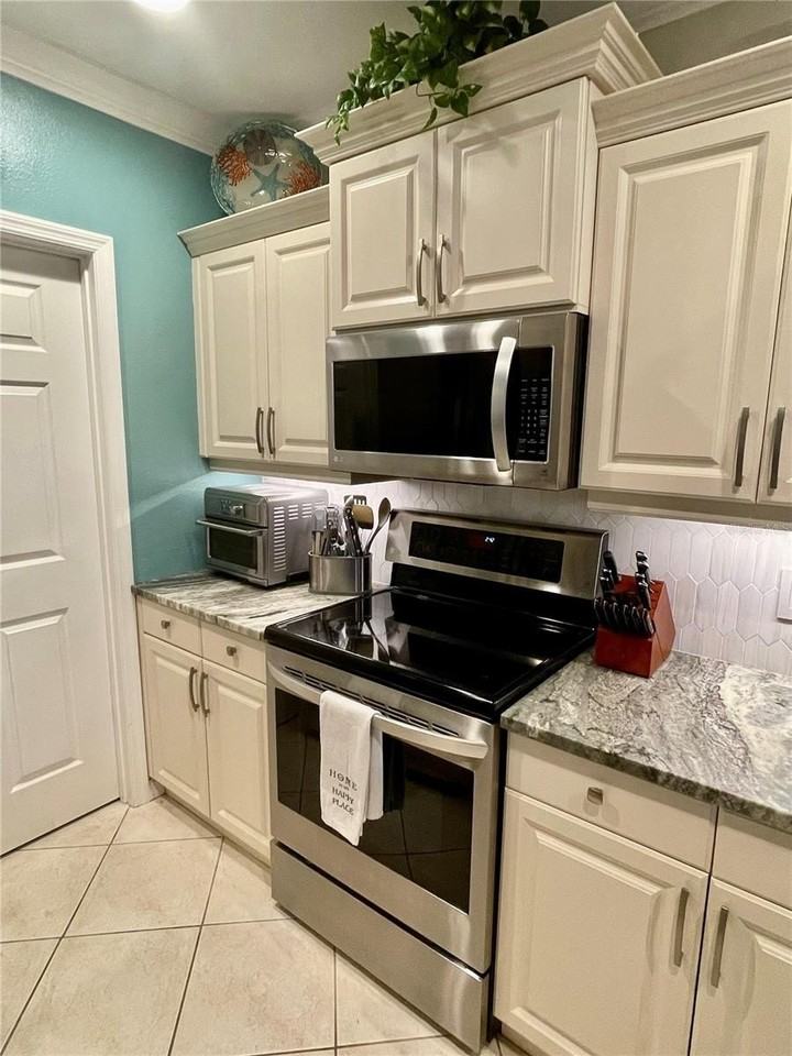 5635 Whitehead St - Photo 6 of 50