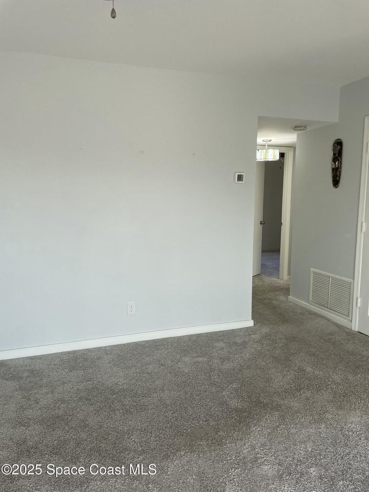 115 E Colonial Ct Apt C - Photo 4 of 26