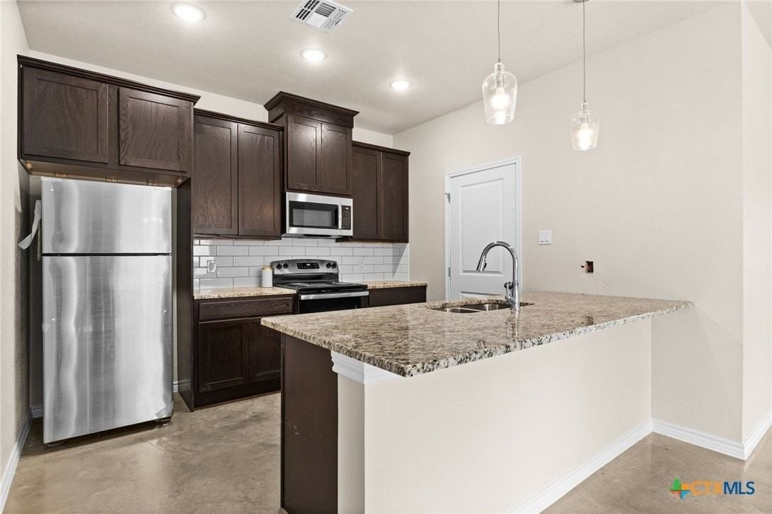 414 W Avenue C - Photo 6 of 23