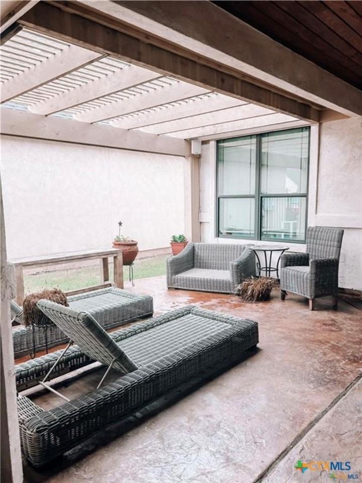 1223 Gruene Vintage - Photo 6 of 32