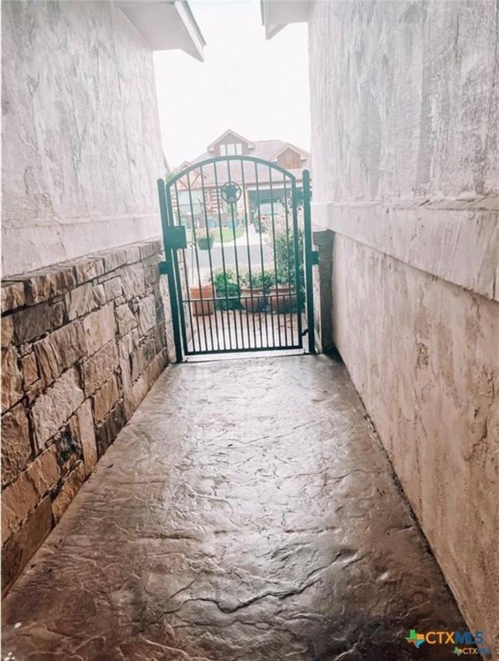 1223 Gruene Vintage - Photo 7 of 32