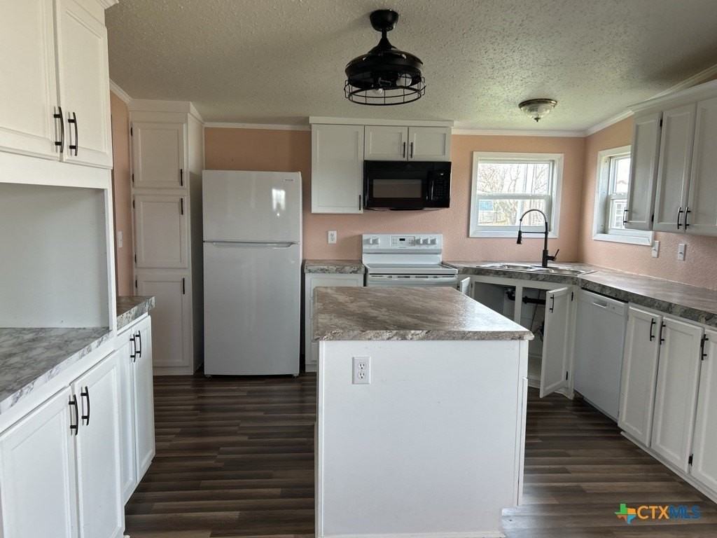 5013 Tiffany Cir - Photo 4 of 12