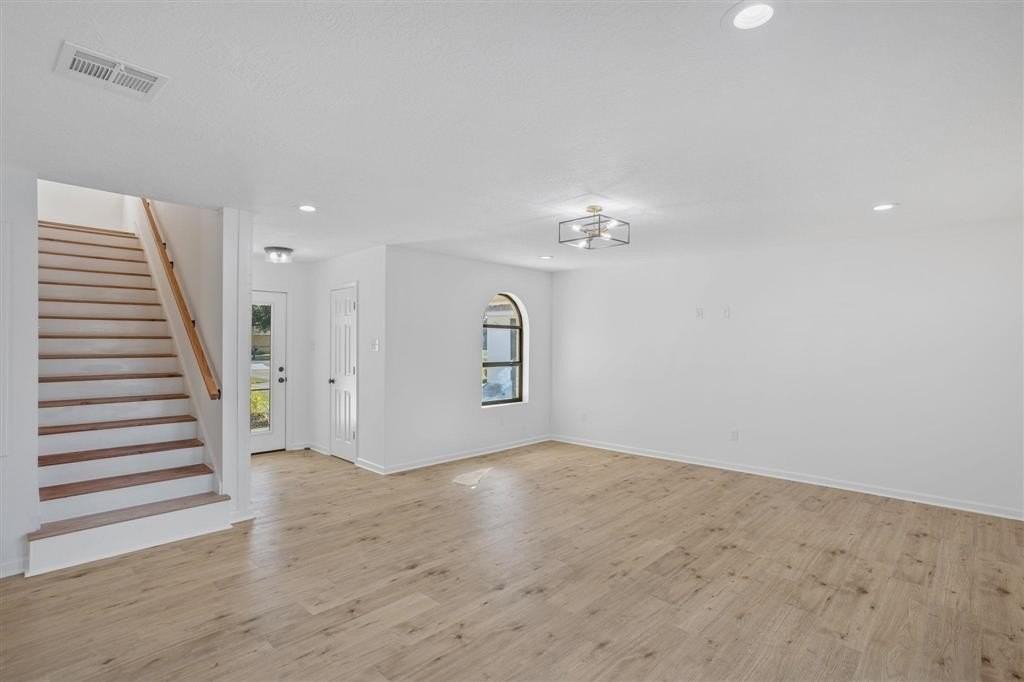 1410 Erika Dr - Photo 5 of 29