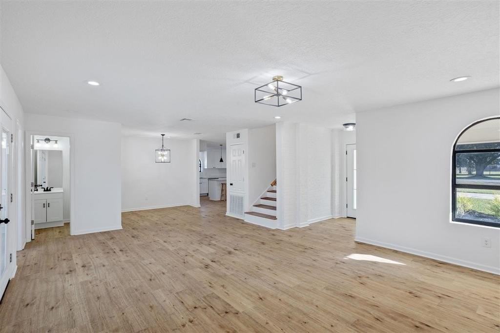 1410 Erika Dr - Photo 6 of 29