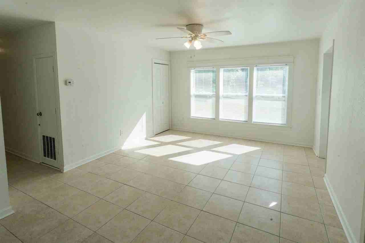 406 Essex Dr - Photo 6 of 36