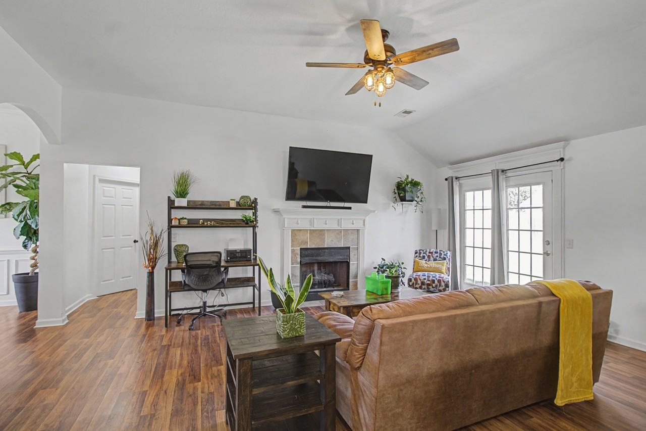 146 Auburn Cir #1 - Photo 5 of 23