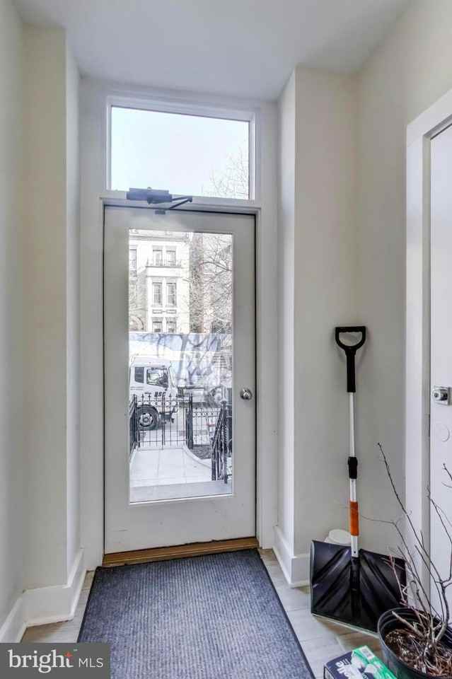 1444 Harvard St Nw Unit 1 - Photo 4 of 19