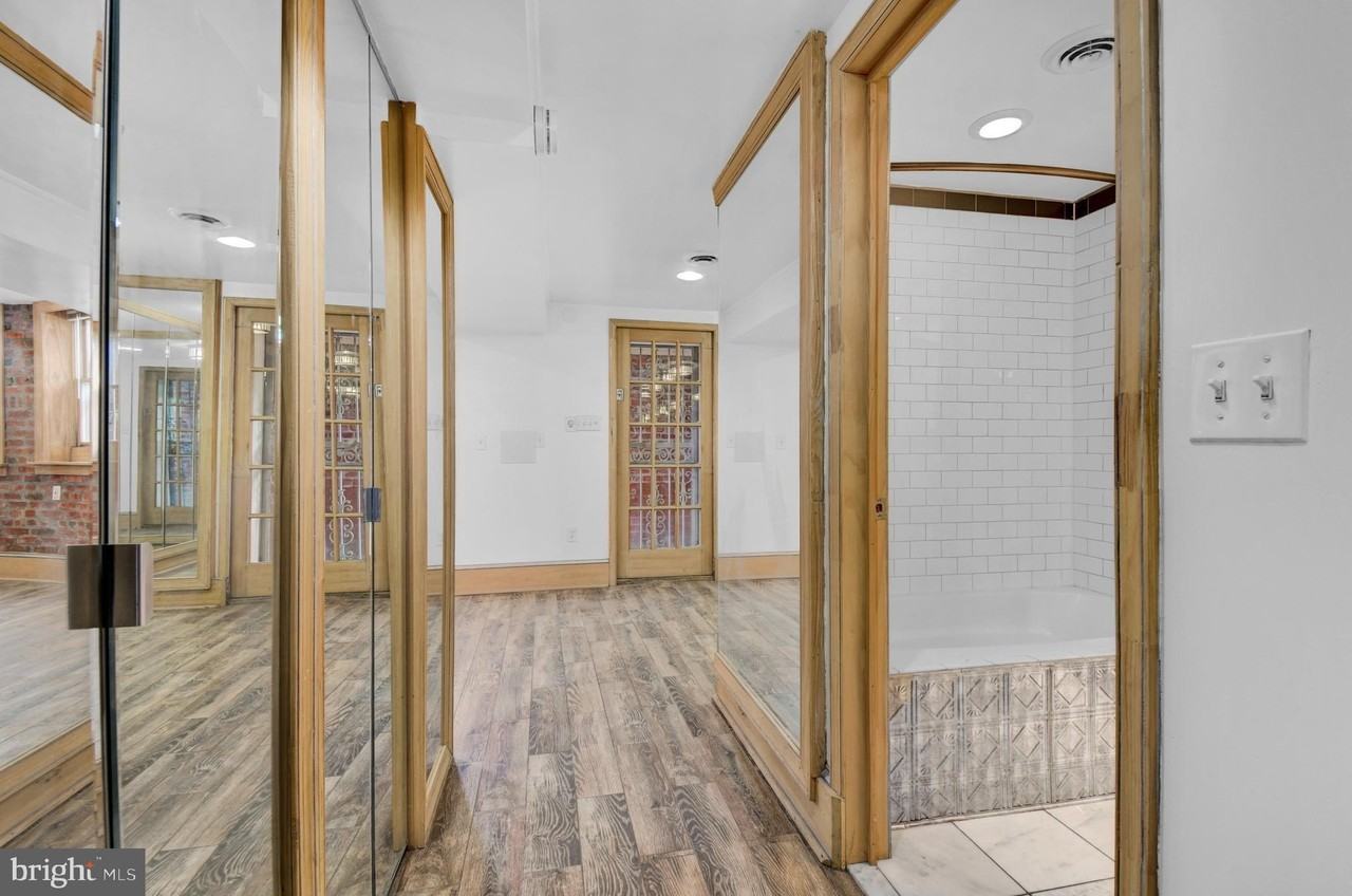 1118 Girard St Nw Unit B - Photo 7 of 20