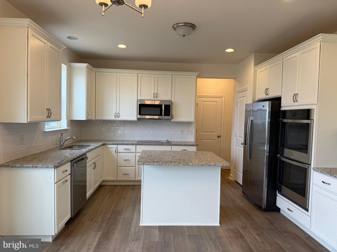 414 Maclaren Ln - Photo 5 of 16