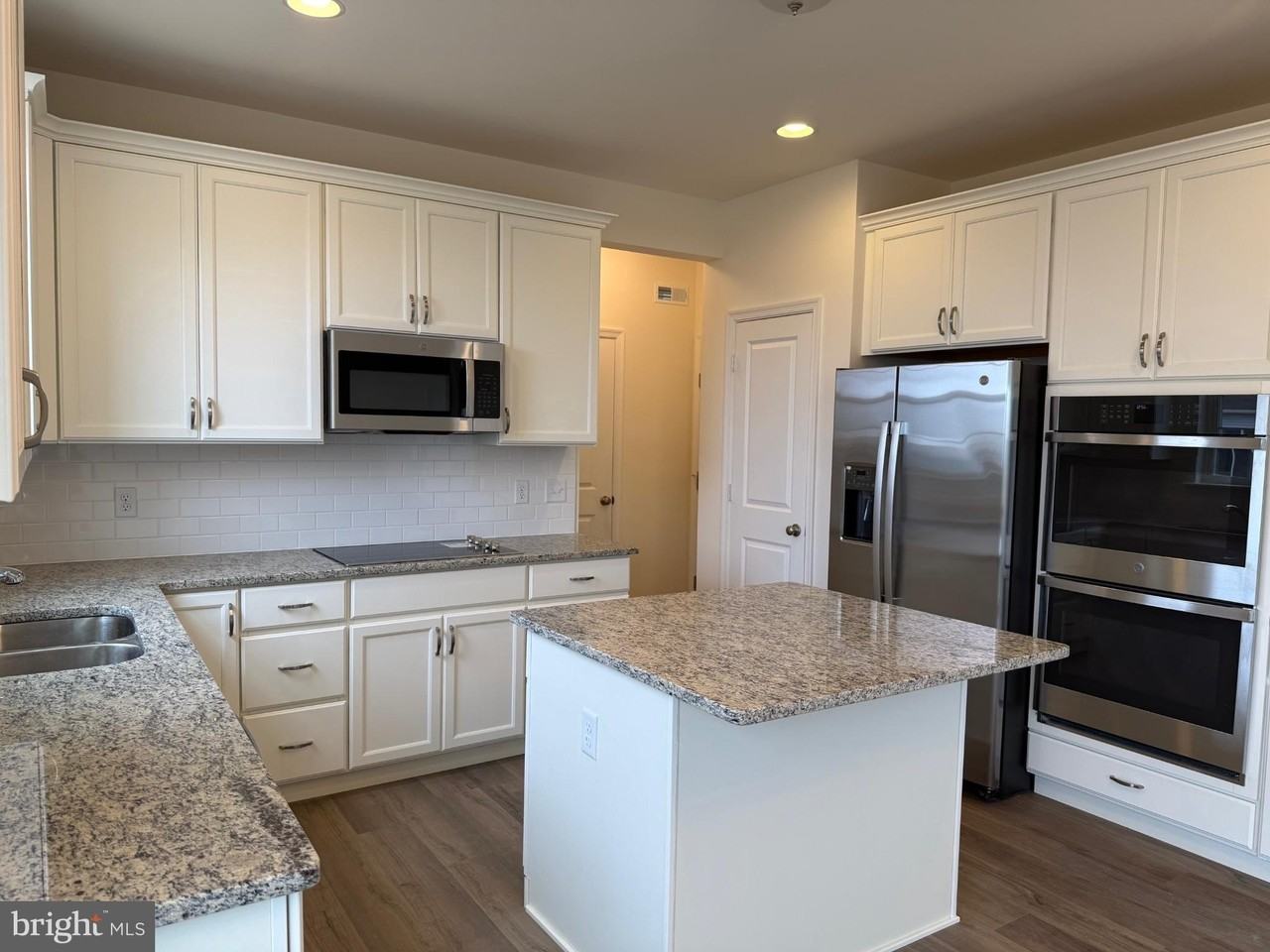 414 Maclaren Ln - Photo 6 of 16