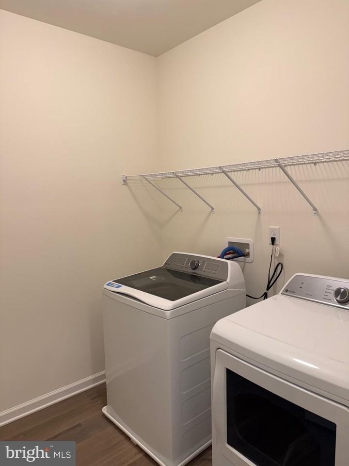 414 Maclaren Ln - Photo 7 of 16