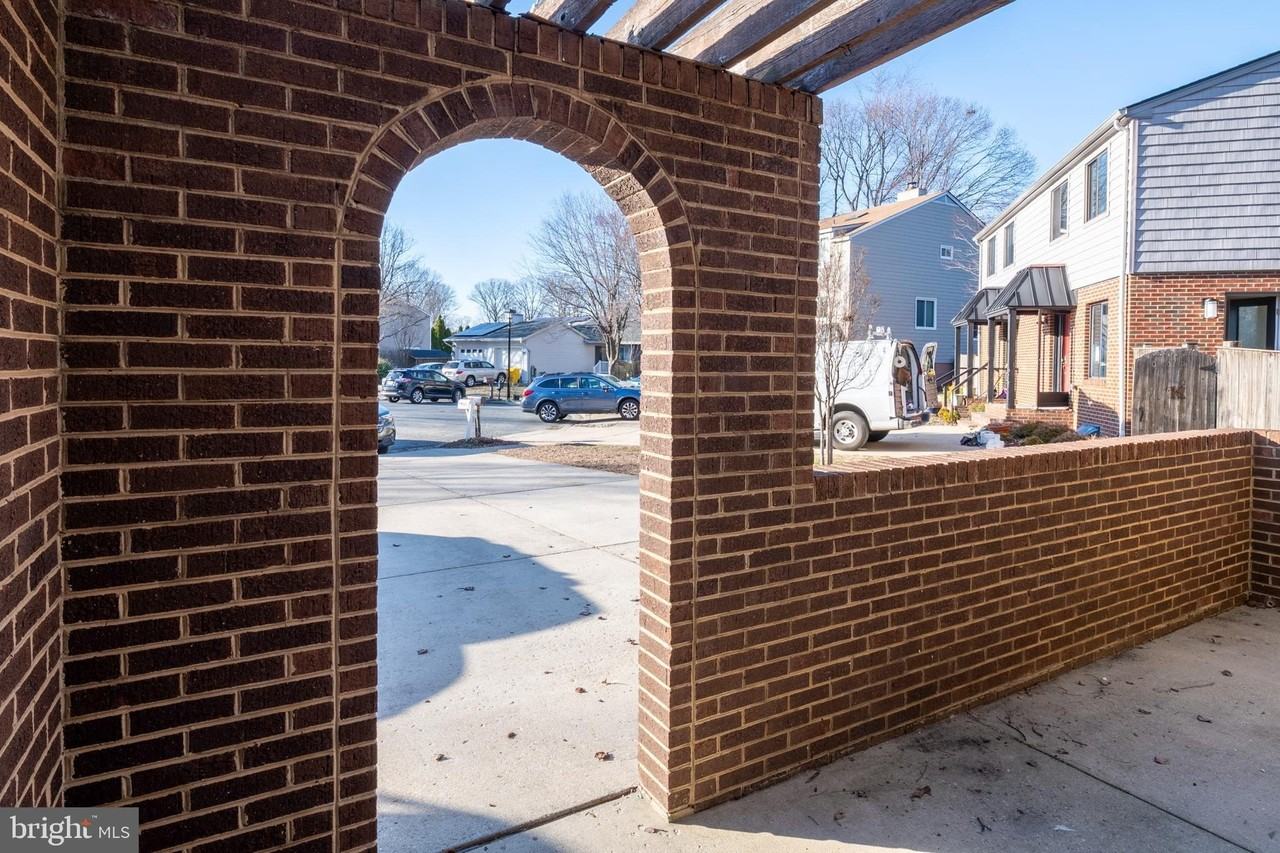 770 Trenton Ave - Photo 3 of 42