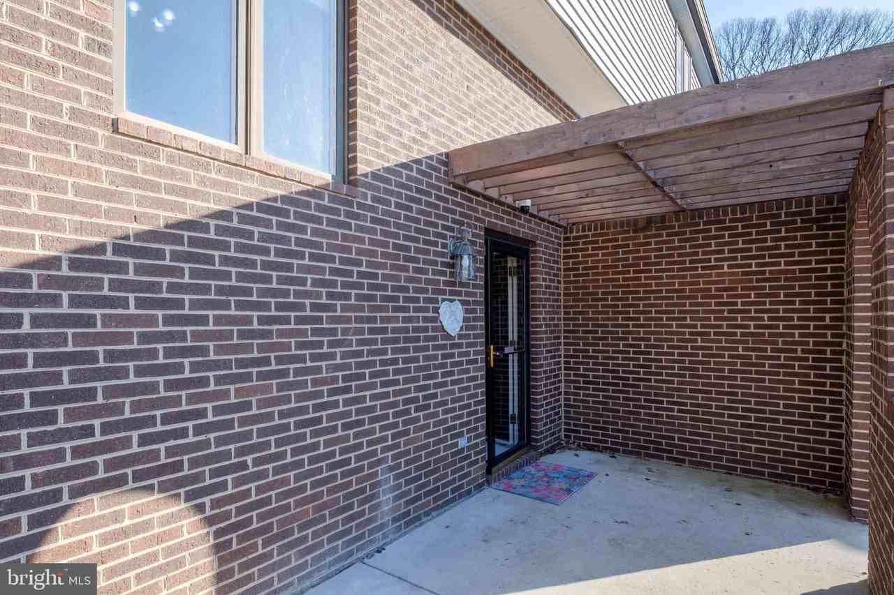 770 Trenton Ave - Photo 4 of 42