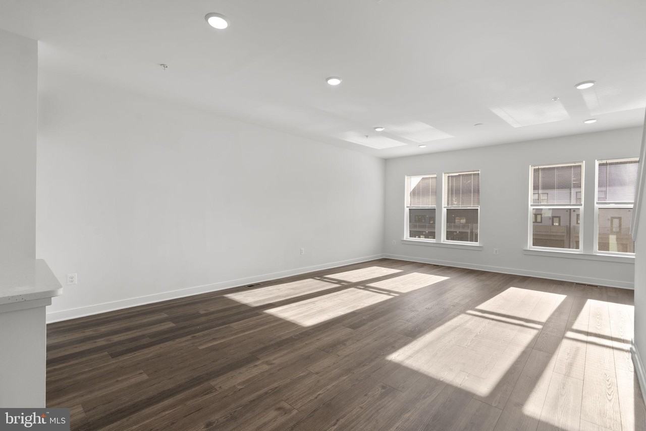 1309 Bracken Ln - Photo 3 of 39