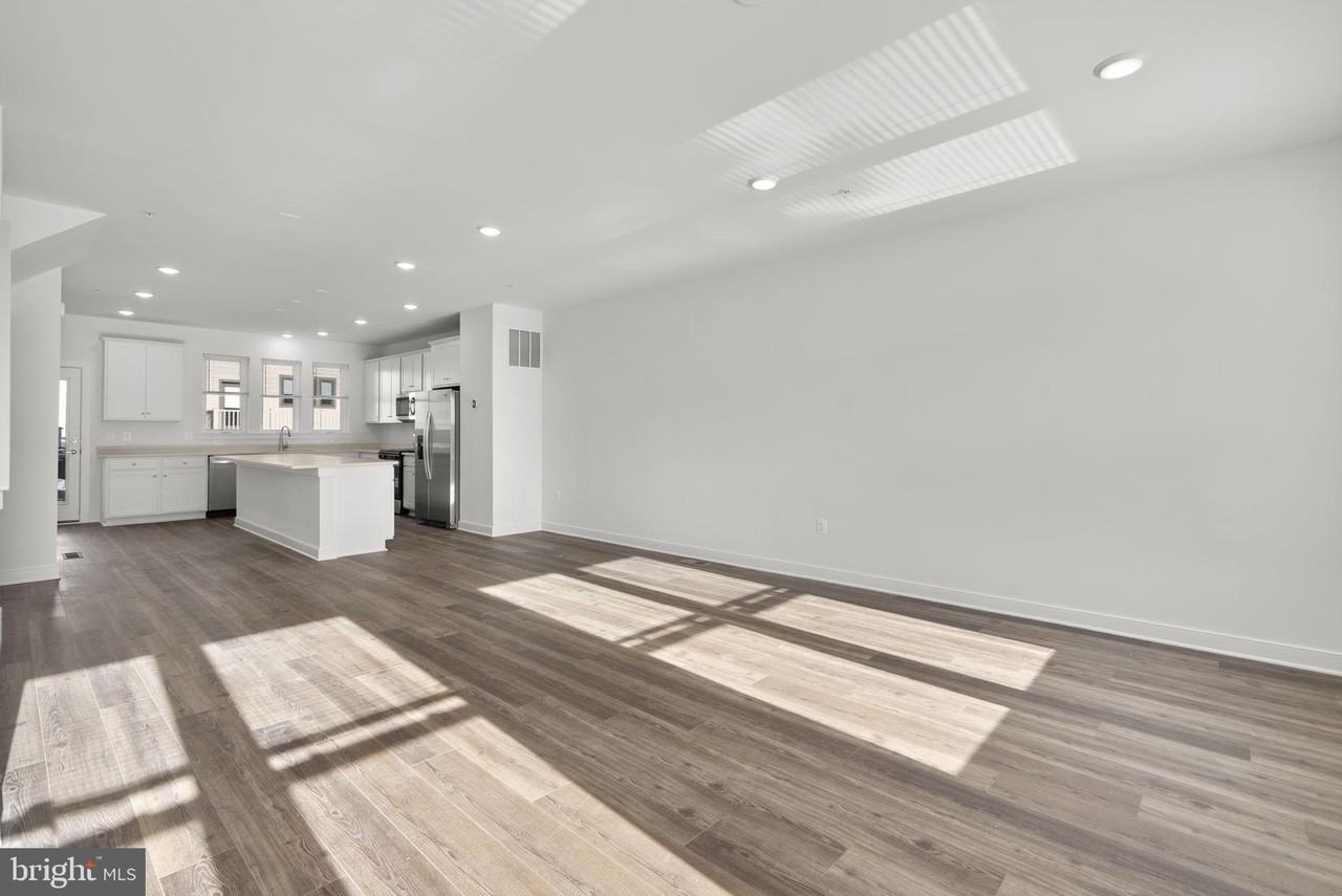 1309 Bracken Ln - Photo 4 of 39